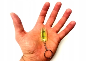 BRELOK BRELOCZEK DO KLUCZY POZIOMICA POZIOMNICA