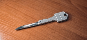 NÓŻ W KSZTAŁCIE KLUCZA NOŻYK SKŁADANY BRELOK